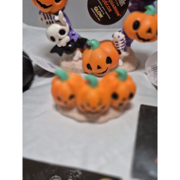 Combo Thrills & Chills Pumpkin & Skull Wreath Aquarium...